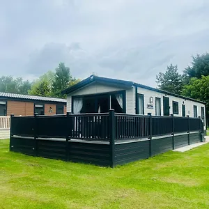 https://country-cabin-with-hot-tub.yorkshirehotels.net